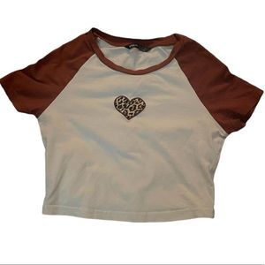 Leopard heart embroidered sleeve crop top